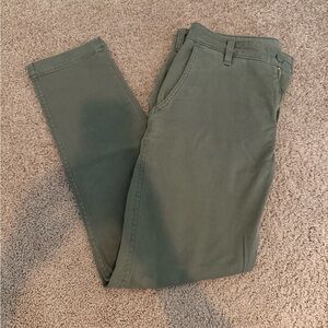 Levi’s Chino Pants in Olive